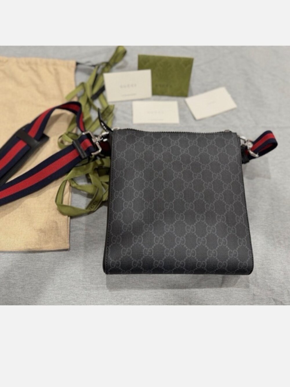 Gucci GG Supreme Black Messenger Crossbody Bag - Picture 4 of 6